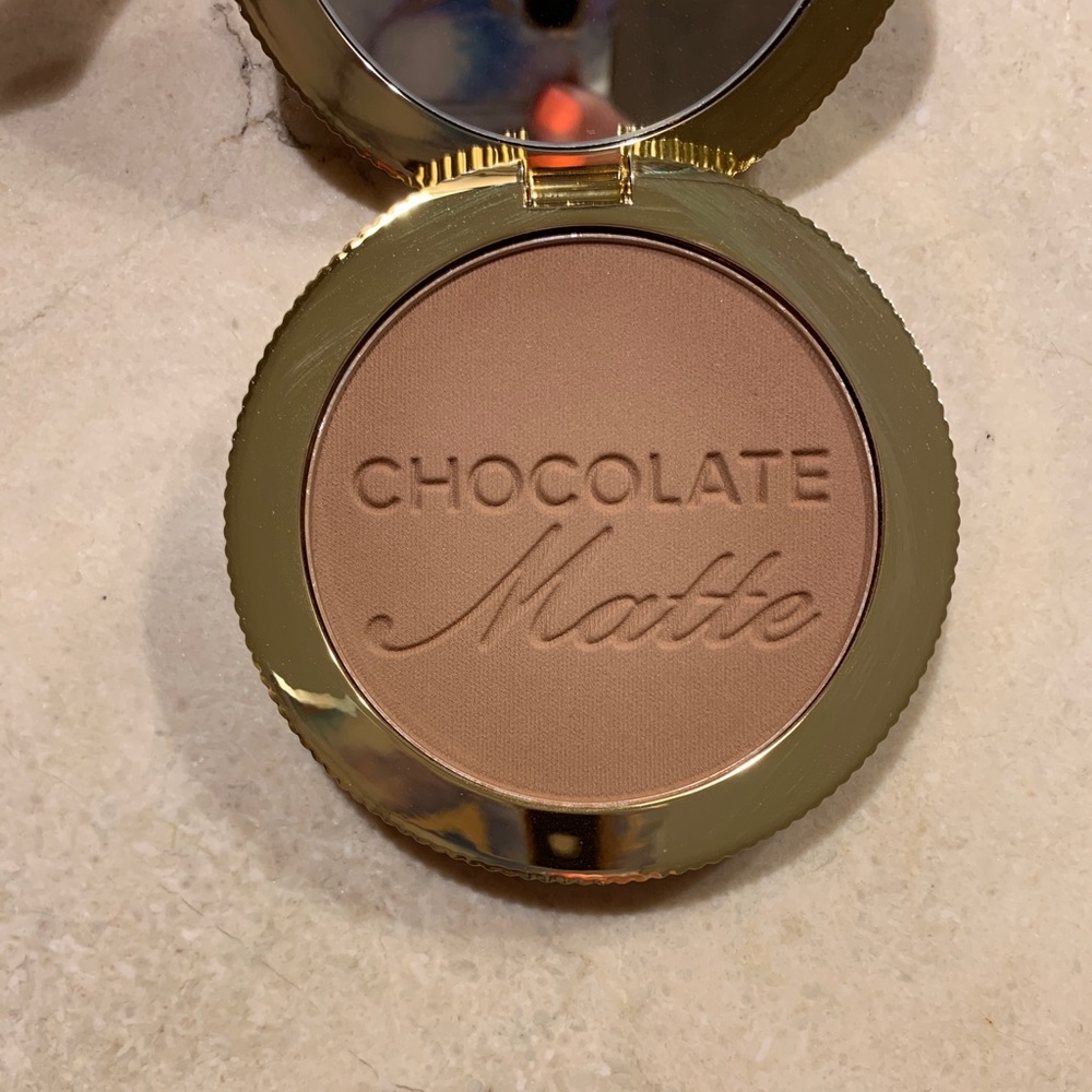 Too Faced Chocolate Soleil Bronzer in chocolate